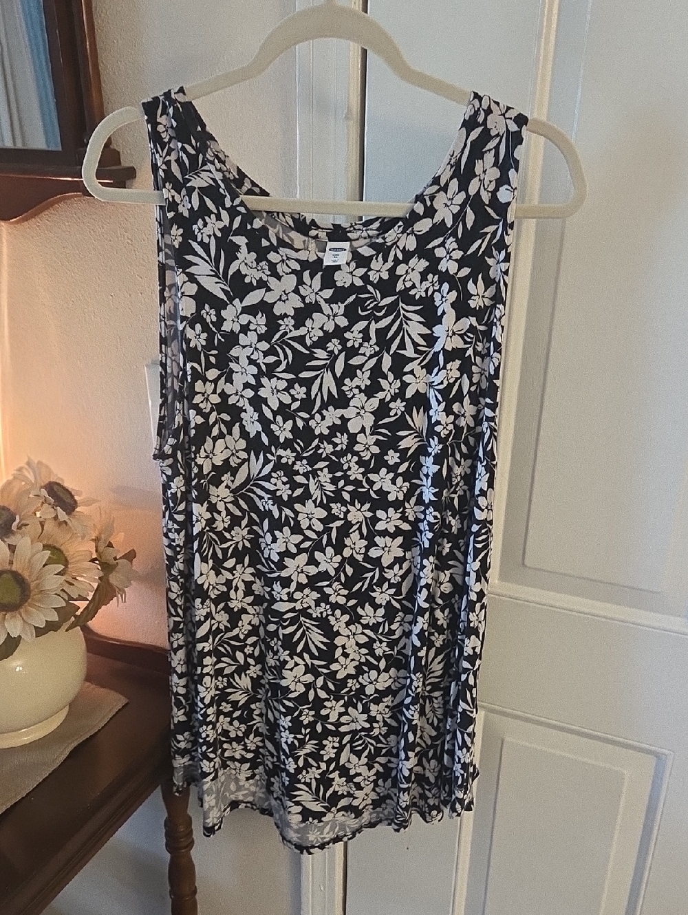 Old Navy Navy and White Floral Sleeveless Tunic